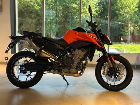 2026 KTM 790 Duke, оранжевый, 1150000 рублей, вид 2