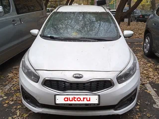 2017 Kia Ceed II Рестайлинг, белый, 850000 рублей, вид 1