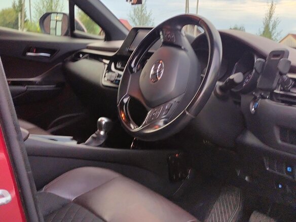 2017 Toyota C-HR I, красный, 1970000 рублей - вид 11