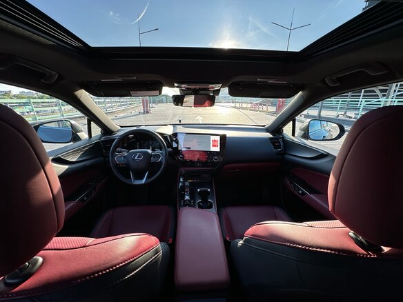 2023 Lexus NX 450h+ II, серый, 4084000 рублей - вид 26
