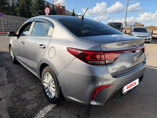 2020 Kia Rio IV Рестайлинг, серый, 1620000 рублей, вид 3