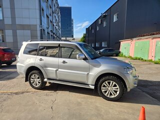 2011 Mitsubishi Pajero IV Рестайлинг 1, серебристый, 1800000 рублей, вид 2