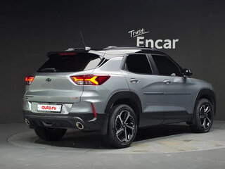 2023 Chevrolet TrailBlazer III Рестайлинг, серебристый, 2250000 рублей, вид 2