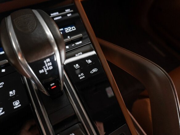 2020 Porsche Cayenne GTS Coupé III, коричневый, 12300000 рублей - вид 16
