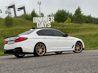 2018 BMW 5 серии 540i xDrive VII (G30/G31/G38), белый, 4450000 рублей, вид 2