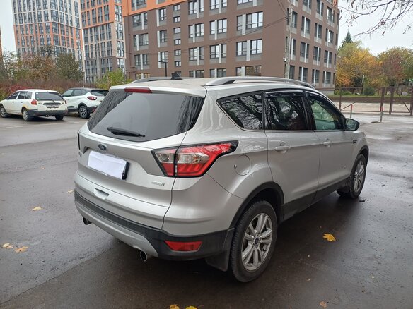 2017 Ford Kuga II Рестайлинг, серебристый, 1800000 рублей - вид 5