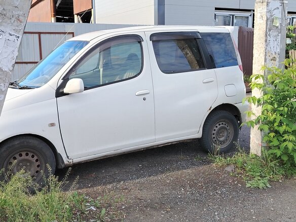 1999 Toyota FunCargo, белый, 350000 рублей - вид 3