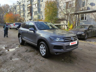 2010 Volkswagen Touareg II, серый, 1550000 рублей, вид 3