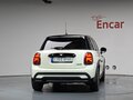 2022 Mini Hatch Cooper III (F55/F56) Рестайлинг 2, белый, 1810000 рублей - вид 2