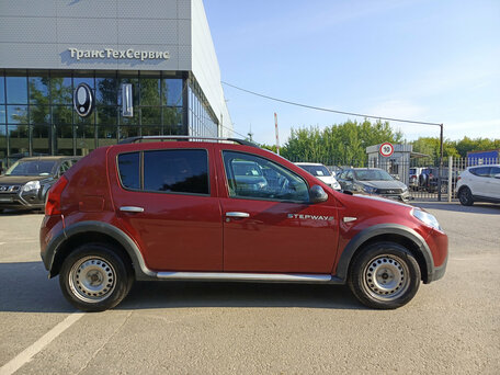 2013 Renault Sandero Stepway I, красный, 420000 рублей, вид 4