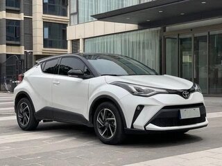 2018 Toyota C-HR I, белый, 1900000 рублей, вид 3