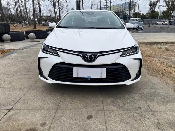 2026 Toyota Corolla Sporty XII (E210) Рестайлинг, белый, 1307124 рублей - вид 1