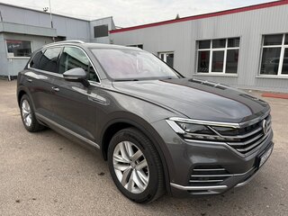 2021 Volkswagen Touareg III, серый, 5790000 рублей, вид 1