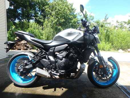 2025 Yamaha MT-07 (FZ-07), белый, 1150000 рублей, вид 3