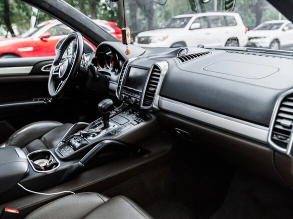 2015 Porsche Cayenne Turbo II Рестайлинг (958), серый, 4850000 рублей - вид 11