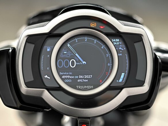 2023 Triumph Rocket 3, чёрный, 2199000 рублей - вид 8