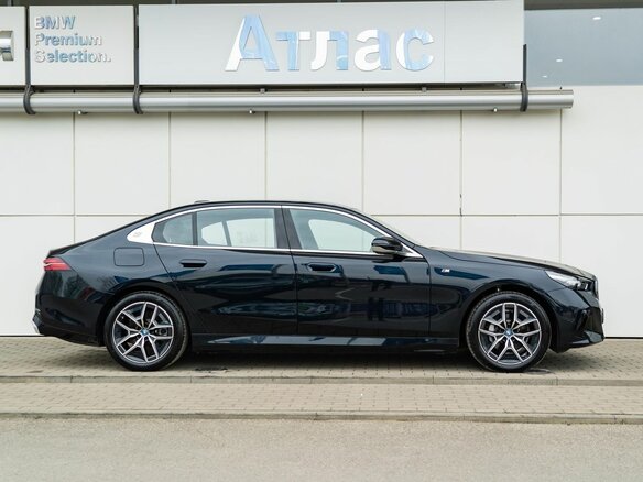2025 BMW i5 Long eDrive35L, чёрный, 6690000 рублей - вид 5