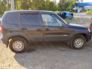 2009 Chevrolet Niva I Рестайлинг, коричневый, 200000 рублей, вид 3