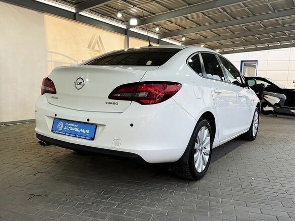 2014 Opel Astra J Рестайлинг, белый - вид 4