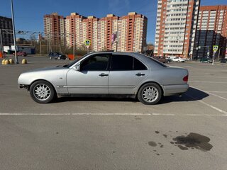 1997 Mercedes-Benz E-Класс 230 II (W210, S210), серебристый, 210000 рублей, вид 4