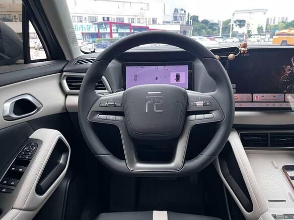 2026 BYD Yuan Up 45.12 kWh, серый, 1620333 рублей - вид 9