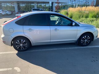 2010 Ford Focus II Рестайлинг, серебристый, 520000 рублей, вид 4