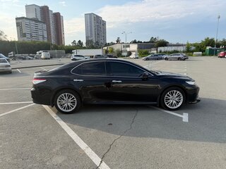 2020 Toyota Camry VIII (XV70), чёрный, 3390000 рублей, вид 2