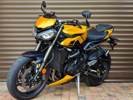 2023 Triumph Street Triple, жёлтый, 985000 рублей, вид 5