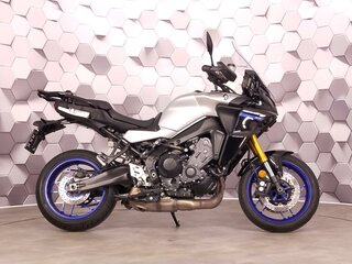 2021 Yamaha MT-09 Tracer (FJ-09), серебристый, 1277000 рублей, вид 3