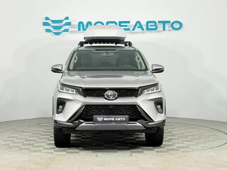 2021 Toyota Fortuner II Рестайлинг, серебристый, 4445000 рублей, вид 2