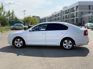 2013 Skoda Octavia II (A5) Рестайлинг, белый, 850000 рублей, вид 4