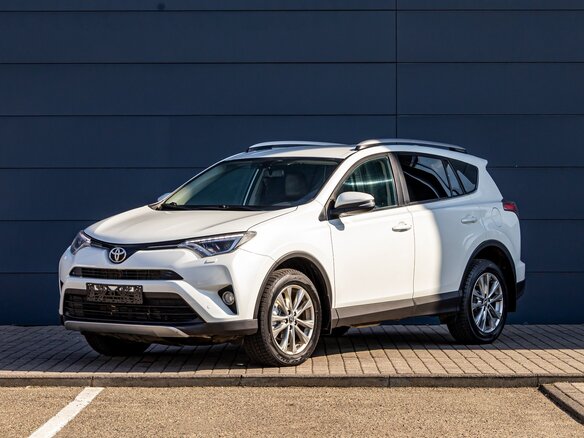 2019 Toyota RAV4 IV (XA40) Рестайлинг, белый, 2095000 рублей