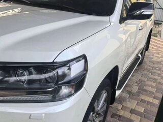 2017 Toyota Land Cruiser 200 Series Рестайлинг 2, белый, 6900000 рублей, вид 5