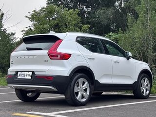 2023 Volvo XC40 I Рестайлинг, белый, 3700000 рублей, вид 5