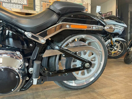 2025 Harley-Davidson Fat Boy, чёрный, 3300000 рублей, вид 5