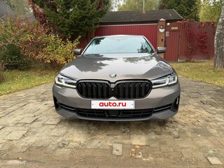 2020 BMW 5 серии 530e xDrive VII (G30/G31/G38) Рестайлинг, серый, 4490000 рублей, вид 4