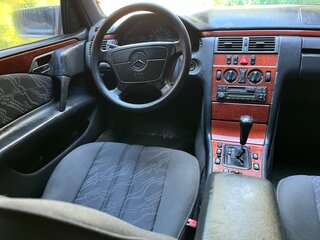 1997 Mercedes-Benz E-Класс 230 II (W210, S210), серебристый, 245000 рублей, вид 4