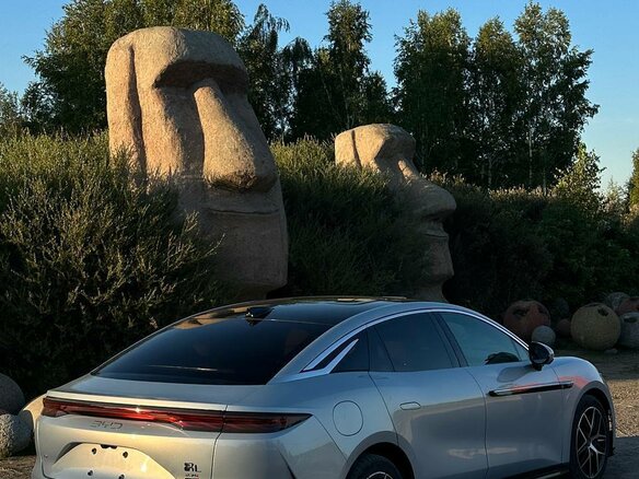 2025 BYD Han L, серебристый, 9900000 рублей - вид 4
