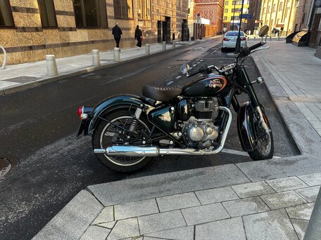 2023 Royal Enfield Classic 350, зелёный, 375000 рублей, вид 4