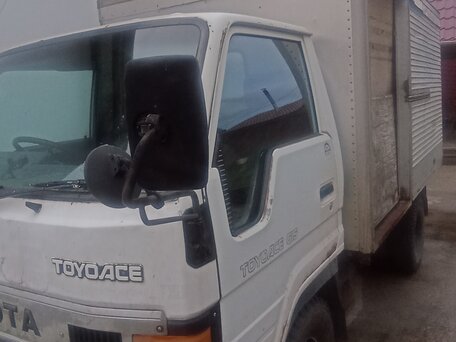1992 Toyota Toyoace, белый, 520000 рублей, вид 2
