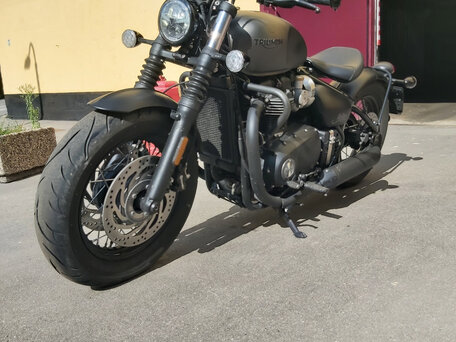 2020 Triumph Bonneville Bobber, чёрный, 1400000 рублей, вид 2