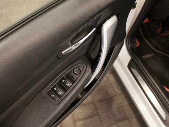 2012 BMW 1 серии 118i II (F20/F21), белый, 1295000 рублей - вид 31