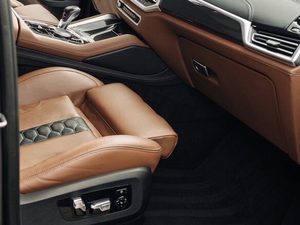 2021 BMW X5 M Competition III (F95), серый, 10990000 рублей - вид 7