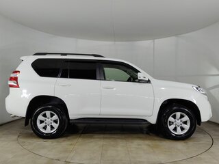 2014 Toyota Land Cruiser Prado 4-speed 150 Series Рестайлинг 1, белый, 3099000 рублей, вид 4