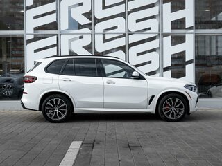 2021 BMW X5 40i IV (G05/G18), белый, 8549000 рублей, вид 5