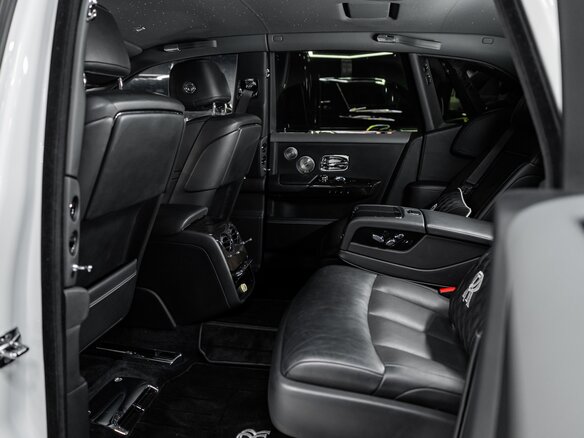 2019 Rolls-Royce Phantom VIII (Series I), белый, 37000000 рублей - вид 27