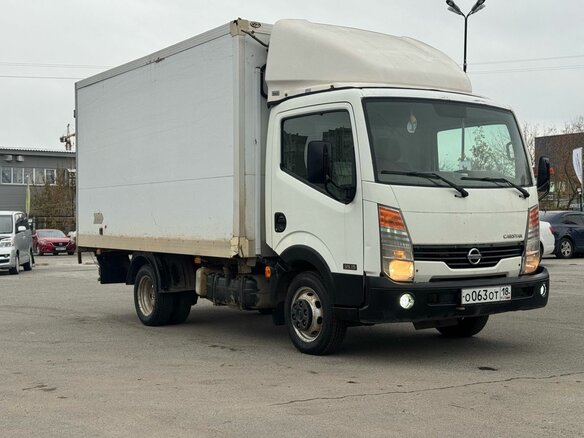 2011 Nissan Cabstar, белый