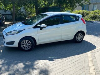 2013 Ford Fiesta Mk6 Рестайлинг, белый, 650000 рублей, вид 4