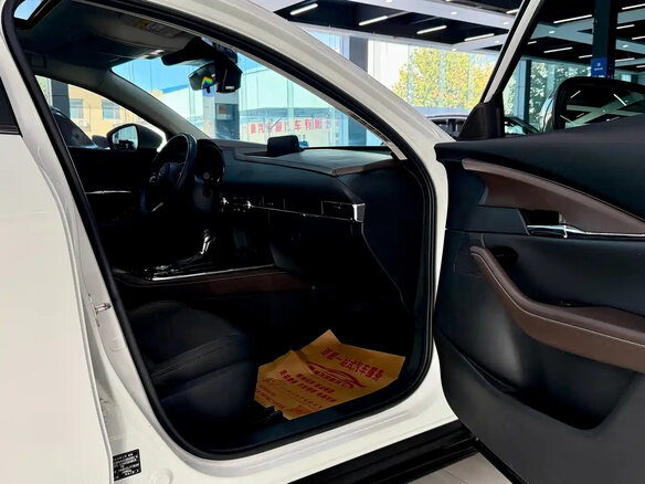 2023 Mazda CX-30 I, белый, 1990690 рублей - вид 10