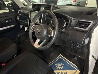 2022 Toyota Roomy I Рестайлинг, белый, 970000 рублей, вид 3